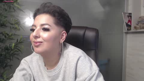 Snapshot of allyiah chatting on 01-16-25, 12:23 online show from 01-16-25, 12:23