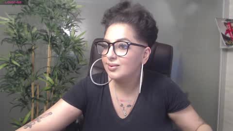Snapshot of allyiah chatting on 01-22-25, 09:10 online show from 01-22-25, 09:10