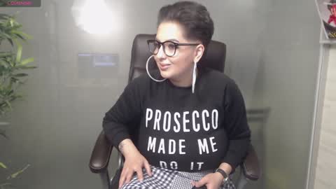 Snapshot of allyiah chatting on 01-23-25, 10:22 online show from 01-23-25, 10:22