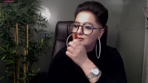 Snapshot of allyiah chatting on 01-29-25, 01:16 online show from 01-29-25, 01:16