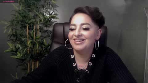 Snapshot of allyiah chatting on 02-05-25, 01:15 online show from 02-05-25, 01:15