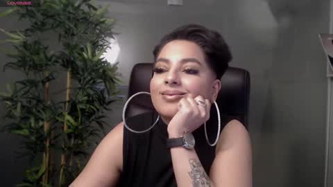Snapshot of allyiah chatting on 02-08-25, 11:34 online show from 02-08-25, 11:34