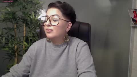 Snapshot of allyiah chatting on 02-10-25, 12:52 online show from 02-10-25, 12:52