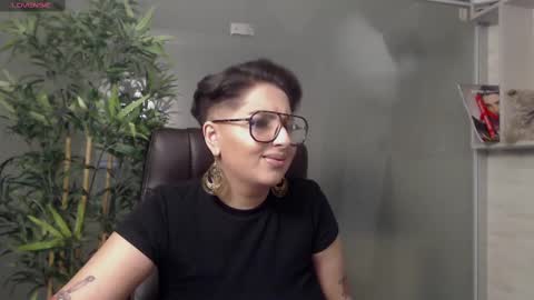 Snapshot of allyiah chatting on 02-11-25, 09:25 online show from 02-11-25, 09:25