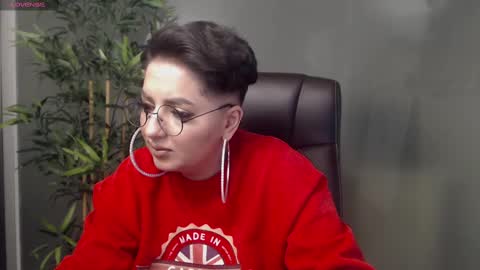 Snapshot of allyiah chatting on 02-15-25, 01:53 online show from 02-15-25, 01:53