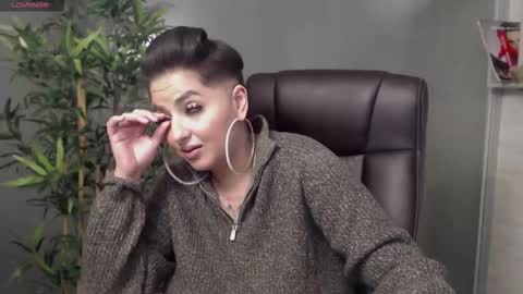Snapshot of allyiah chatting on 02-17-25, 12:21 online show from 02-17-25, 12:21