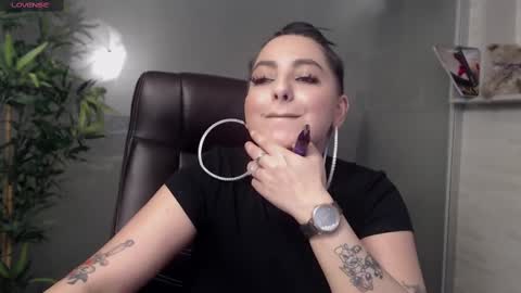 Snapshot of allyiah chatting on 03-11-25, 08:42 online show from 03-11-25, 08:42