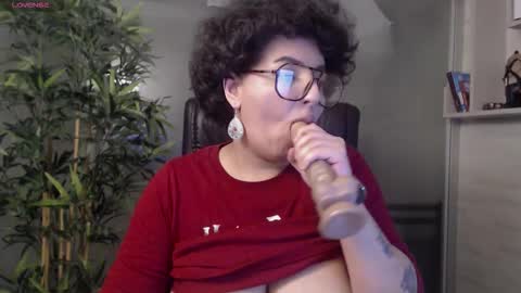 Snapshot of allyiah chatting on 09-12-25, 04:18 online show from 09-12-25, 04:18
