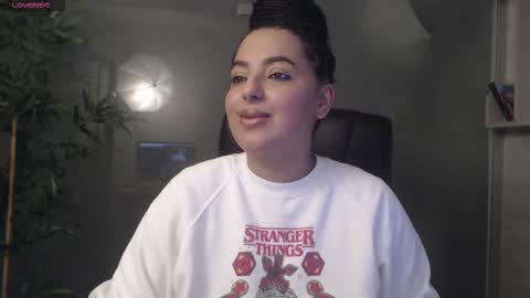 Snapshot of allyiah chatting on 10-05-25, 01:09 online show from 10-05-25, 01:09