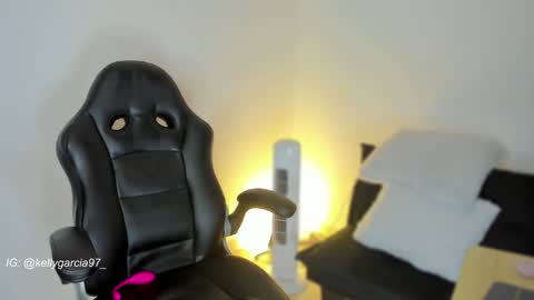 Kelly  online show from 12-11-24, 01:06