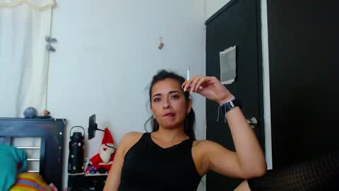 Snapshot of allyson_collins_ chatting on 12-27-24, 04:04 Allyson collins online show from 12-27-24, 04:04