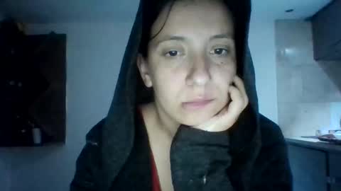 Snapshot of alma_amy chatting on 10-21-25, 08:42 Alma online show from 10-21-25, 08:42