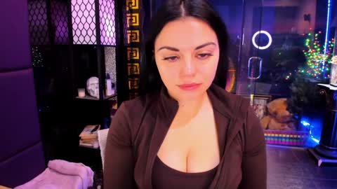 Snapshot of alma_pearl chatting on 12-20-25, 06:31 Alma online show from 12-20-25, 06:31