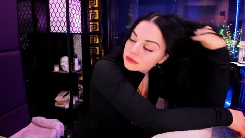 Snapshot of alma_pearl chatting on 12-21-25, 09:49 Alma online show from 12-21-25, 09:49