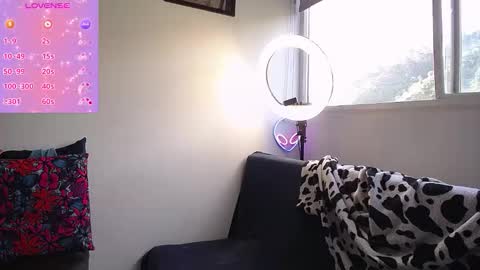 Snapshot of alma_sweet chatting on 12-19-25, 12:23 Arhantxa online show from 12-19-25, 12:23