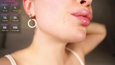Snapshot of alma_yammy chatting on 02-10-25, 03:32 Alma online show from 02-10-25, 03:32