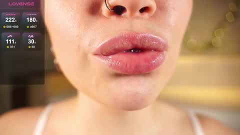 Snapshot of alma_yammy chatting on 10-16-25, 04:30 Alma online show from 10-16-25, 04:30