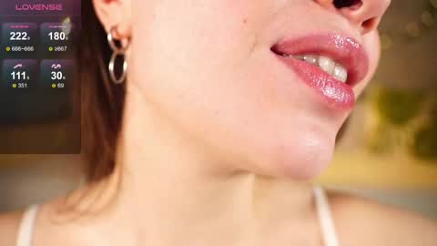 Snapshot of alma_yammy chatting on 11-10-25, 04:39 Alma online show from 11-10-25, 04:39