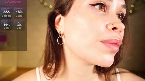 Snapshot of alma_yammy chatting on 11-21-25, 03:44 Alma online show from 11-21-25, 03:44