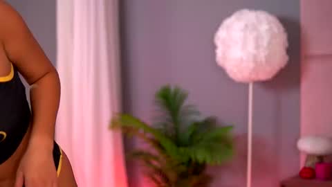 Snapshot of almajenkins chatting on 06-27-26, 05:01 Emma online show from 06-27-26, 05:01