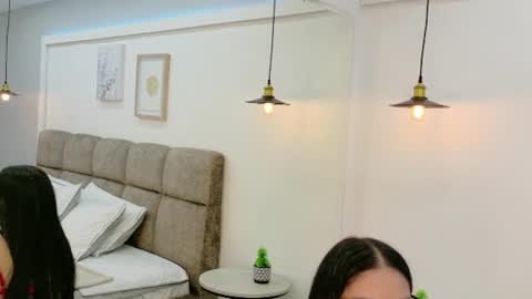 Snapshot of almarose_1 chatting on 06-25-26, 01:04 alma online show from 06-25-26, 01:04