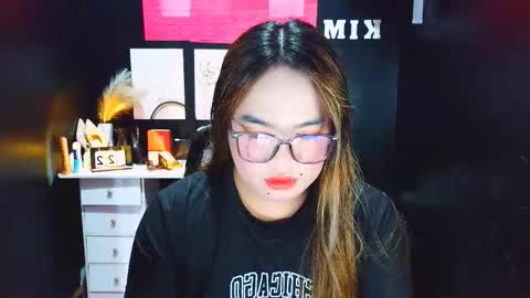 Snapshot of almirablont13 chatting on 12-22-25, 01:46 Almira online show from 12-22-25, 01:46