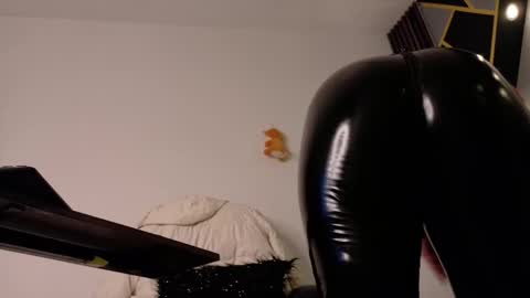 Snapshot of almma_ chatting on 02-26-25, 10:09 ALMMA online show from 02-26-25, 10:09