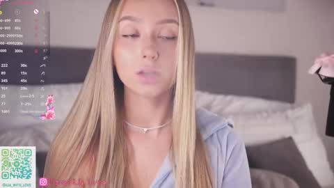 Snapshot of alodiaacomb chatting on 09-10-25, 03:28 Lia online show from 09-10-25, 03:28