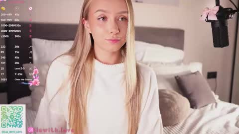 Snapshot of alodiaacomb chatting on 09-12-25, 03:17 Lia online show from 09-12-25, 03:17