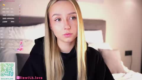 Snapshot of alodiaacomb chatting on 09-28-25, 03:01 Lia online show from 09-28-25, 03:01