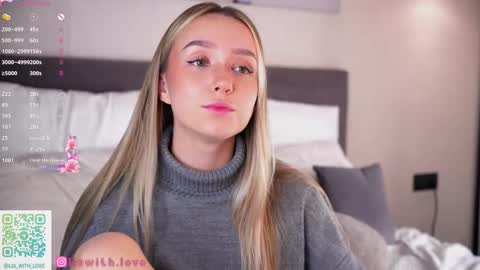 Snapshot of alodiaacomb chatting on 09-30-25, 01:21 Lia online show from 09-30-25, 01:21