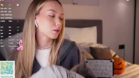 Snapshot of alodiaacomb chatting on 10-17-25, 03:10 Lia online show from 10-17-25, 03:10