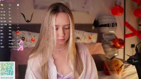 Snapshot of alodiaacomb chatting on 10-19-25, 03:29 Lia online show from 10-19-25, 03:29