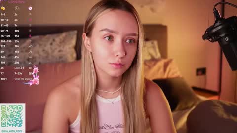 Snapshot of alodiaacomb chatting on 11-11-25, 03:06 Lia online show from 11-11-25, 03:06