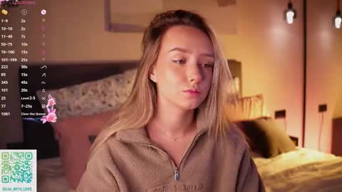 Snapshot of alodiaacomb chatting on 11-25-25, 03:06 Lia online show from 11-25-25, 03:06