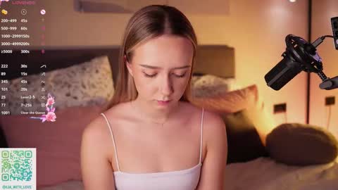 Snapshot of alodiaacomb chatting on 11-26-25, 02:56 Lia online show from 11-26-25, 02:56