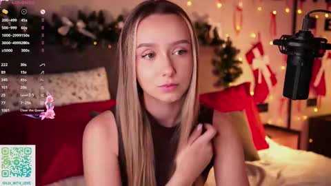 Snapshot of alodiaacomb chatting on 12-15-25, 02:27 Lia online show from 12-15-25, 02:27