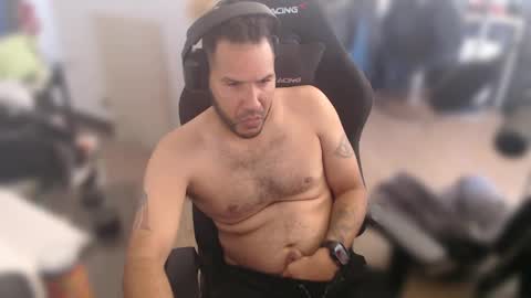 Snapshot of aloha_king chatting on 01-16-25, 07:20 simplyfaded online show from 01-16-25, 07:20