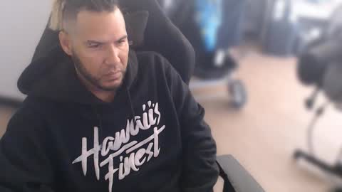 Snapshot of aloha_king chatting on 02-23-25, 08:33 simplyfaded online show from 02-23-25, 08:33