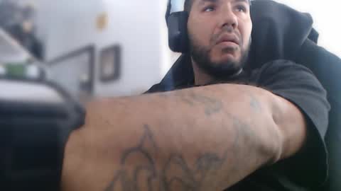 Snapshot of aloha_king chatting on 11-01-25, 09:28 simplyfaded online show from 11-01-25, 09:28