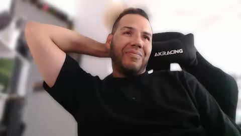 Snapshot of aloha_king chatting on 11-16-25, 10:37 simplyfaded online show from 11-16-25, 10:37