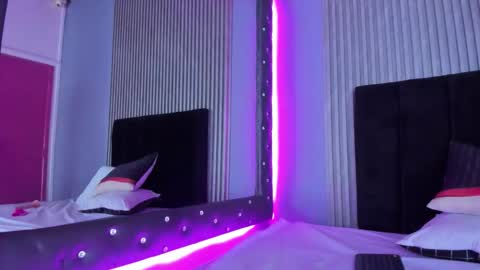 Snapshot of alondra_tits chatting on 11-27-25, 01:02 alondra_tits online show from 11-27-25, 01:02