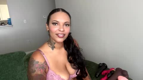 alongcamelexy online show from 10-14-25, 03:24