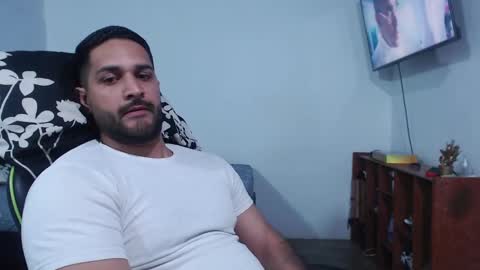 Snapshot of alonxoo chatting on 09-14-25, 01:27 alonxoo online show from 09-14-25, 01:27