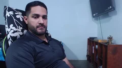 Snapshot of alonxoo chatting on 09-17-25, 01:29 alonxoo online show from 09-17-25, 01:29