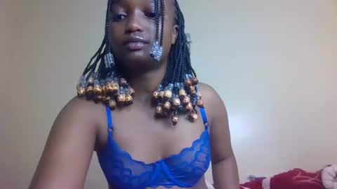 Snapshot of alora_bby chatting on 11-16-25, 12:16 Elly online show from 11-16-25, 12:16