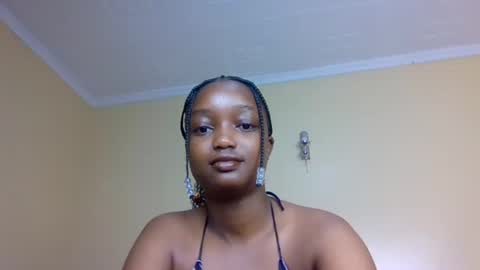 Snapshot of alora_bby chatting on 11-17-25, 12:27 Elly online show from 11-17-25, 12:27