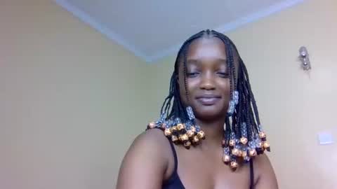 Snapshot of alora_bby chatting on 11-18-25, 12:42 Elly online show from 11-18-25, 12:42