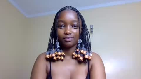 Snapshot of alora_bby chatting on 11-19-25, 01:16 Elly online show from 11-19-25, 01:16