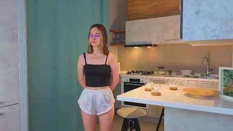 Alorena online show from 12-17-25, 04:13